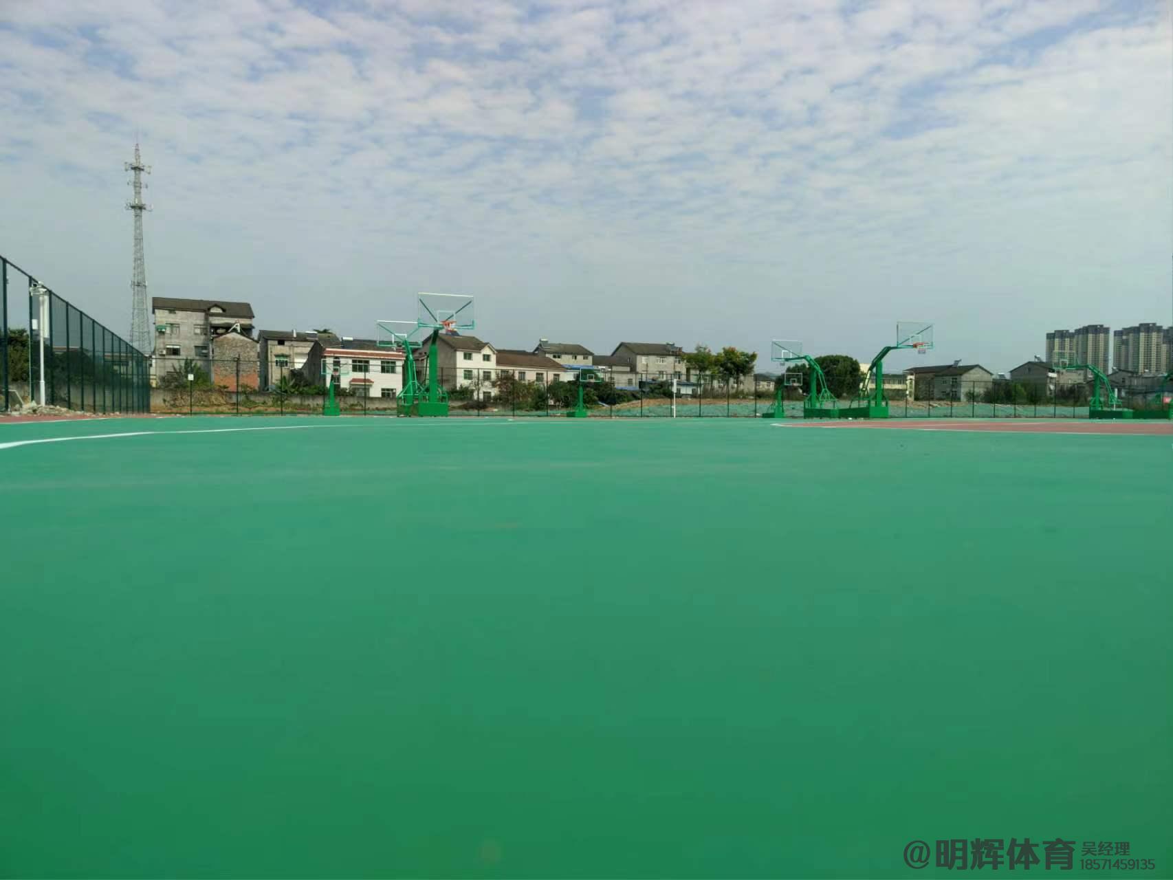 信阳硬地丙烯酸球场的优缺点